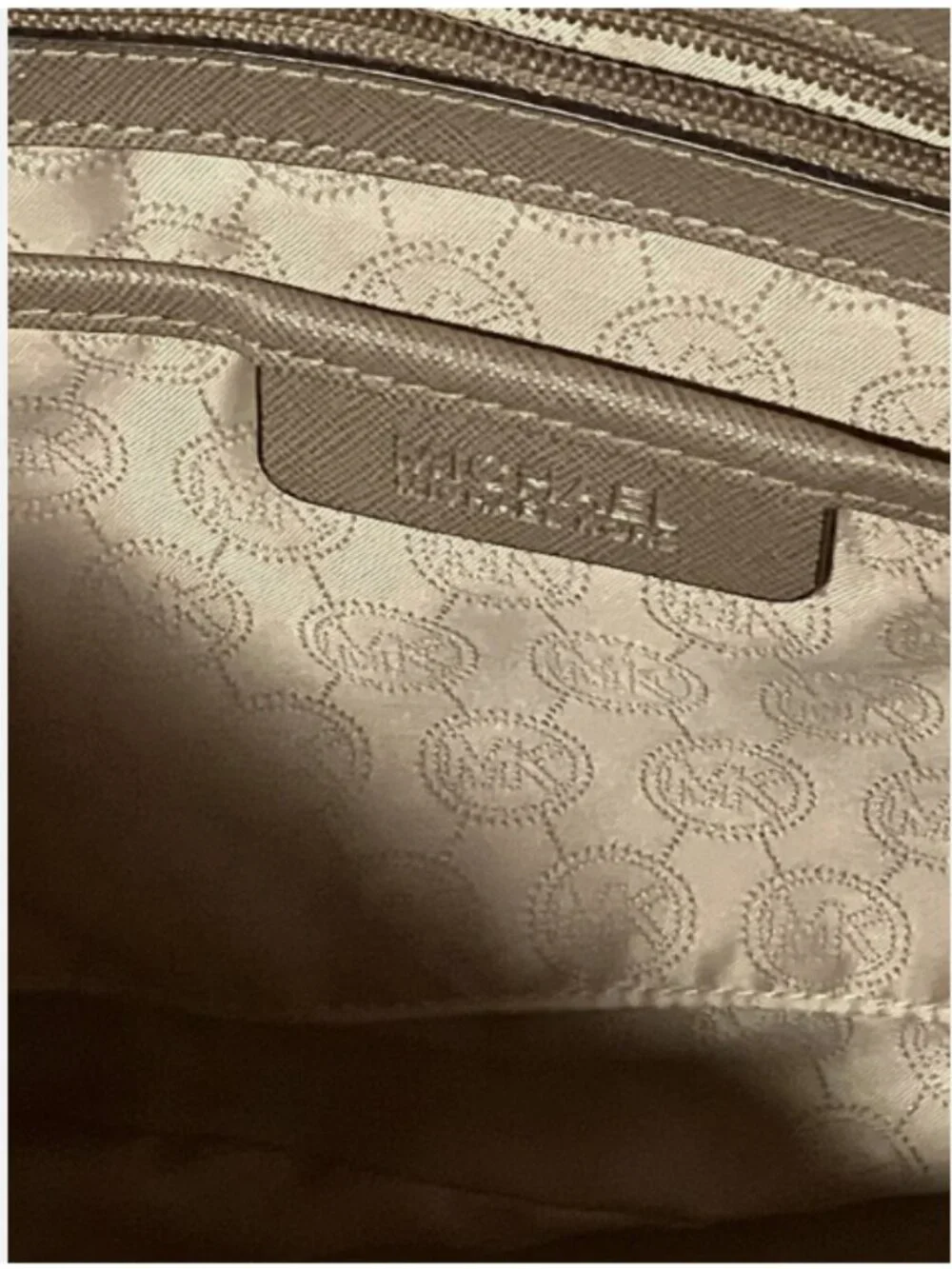 MICHAEL KORS JET SET TOP ZIP SAFFIANO LEATHER SHOULDER BAG DARK BEIGE OR TAUPE
